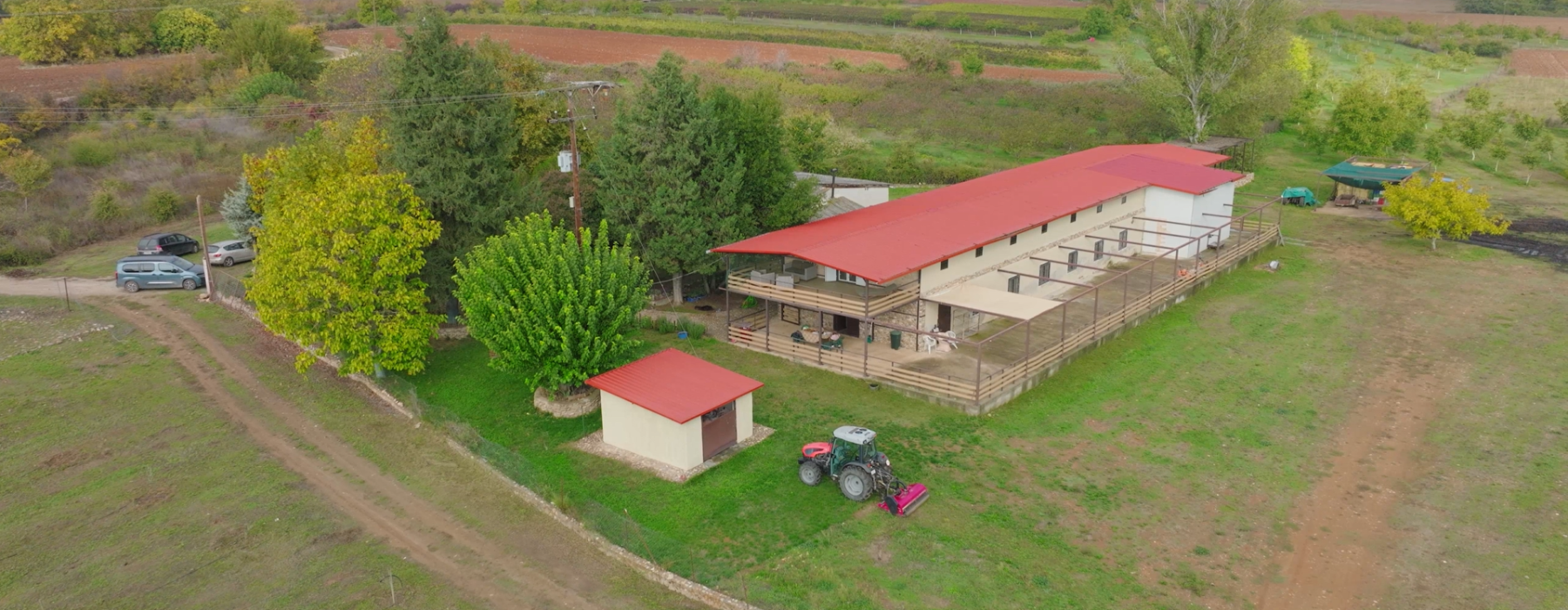 drone φωτογραφια με ολη την όψη του αγροκτήματος